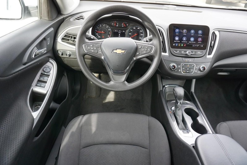 Chevrolet Malibu Vehicle Full-screen Gallery Image 27