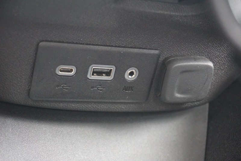 Chevrolet Malibu Vehicle Full-screen Gallery Image 35