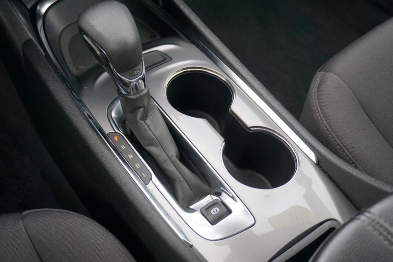 Chevrolet Malibu Vehicle Full-screen Gallery Image 36