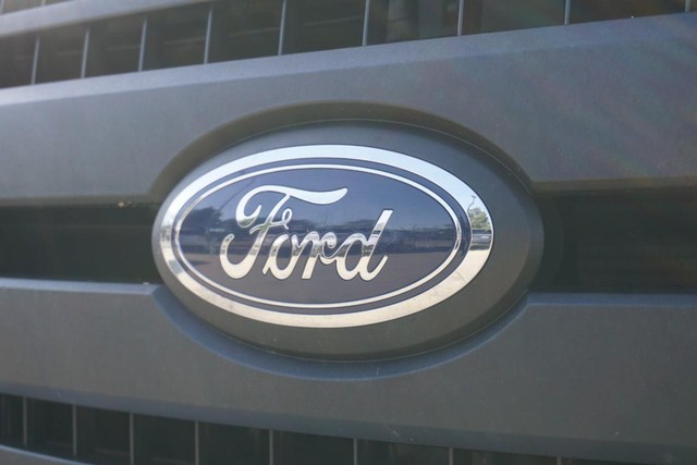 2018 Ford F-150 4WD XL Reg Cab image 11