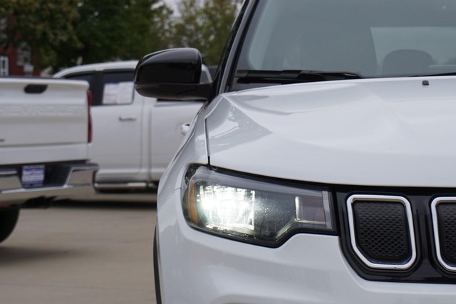 2022 Jeep Compass 4WD Limited image 09