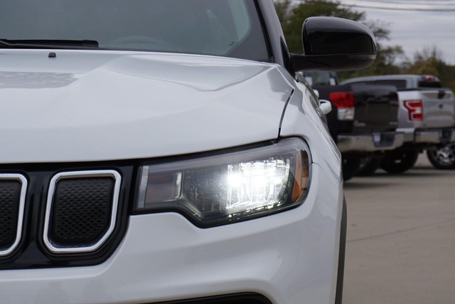 2022 Jeep Compass 4WD Limited image 10