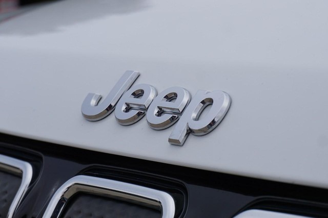 2022 Jeep Compass 4WD Limited image 11