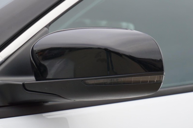 Jeep Compass Vehicle Full-screen Gallery Image 12