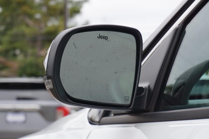 Jeep Compass Vehicle Full-screen Gallery Image 15