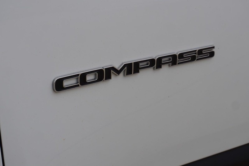 Jeep Compass Vehicle Full-screen Gallery Image 16