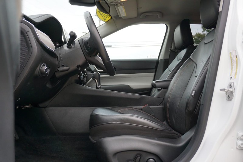 Jeep Compass Vehicle Full-screen Gallery Image 22