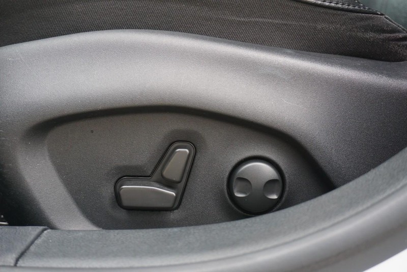 Jeep Compass Vehicle Full-screen Gallery Image 23