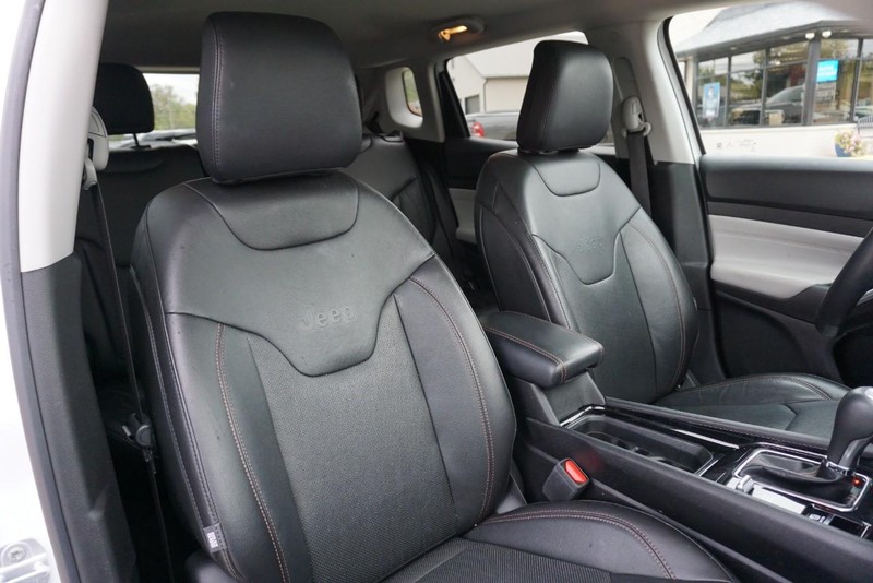 Jeep Compass Vehicle Full-screen Gallery Image 30