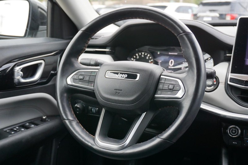 Jeep Compass Vehicle Full-screen Gallery Image 32