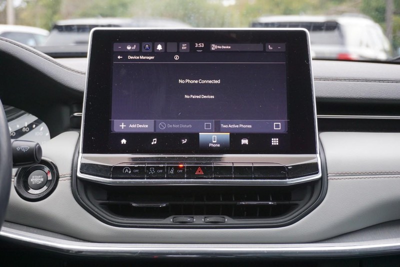 Jeep Compass Vehicle Full-screen Gallery Image 33