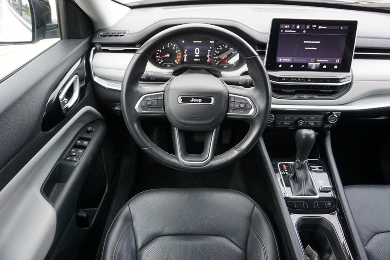 Jeep Compass Vehicle Full-screen Gallery Image 34