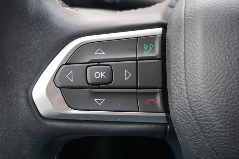 Jeep Compass Vehicle Full-screen Gallery Image 35