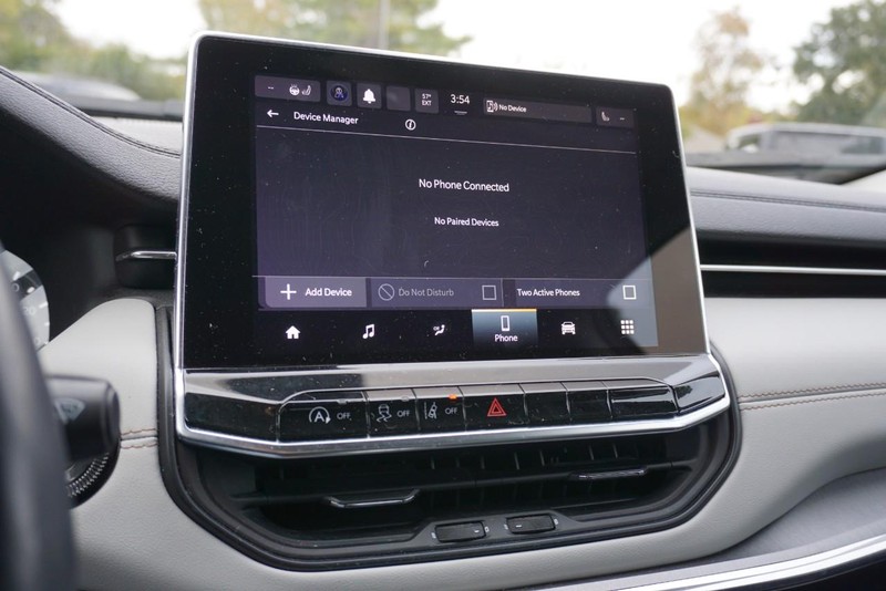 Jeep Compass Vehicle Full-screen Gallery Image 39