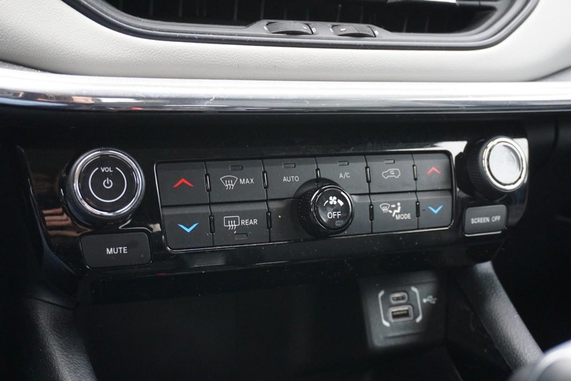 Jeep Compass Vehicle Full-screen Gallery Image 40