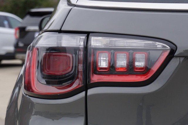 2023 Jeep Compass 4WD Limited image 17