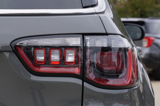 2023 Jeep Compass 4WD Limited image 18