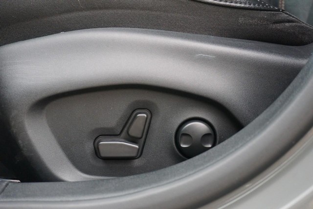 2023 Jeep Compass 4WD Limited image 23