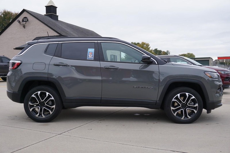 Jeep Compass Vehicle Full-screen Gallery Image 02