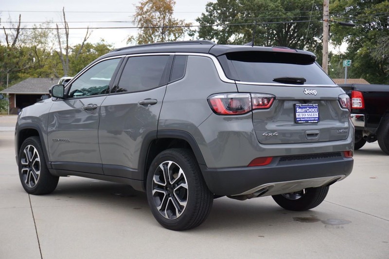 Jeep Compass Vehicle Full-screen Gallery Image 05