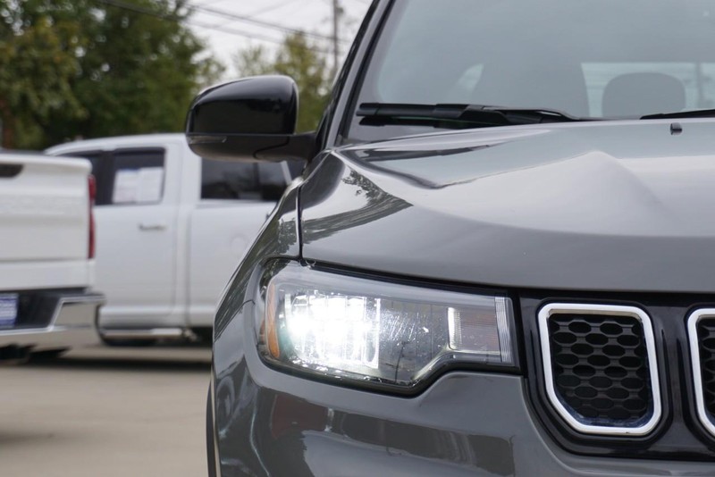 Jeep Compass Vehicle Full-screen Gallery Image 09