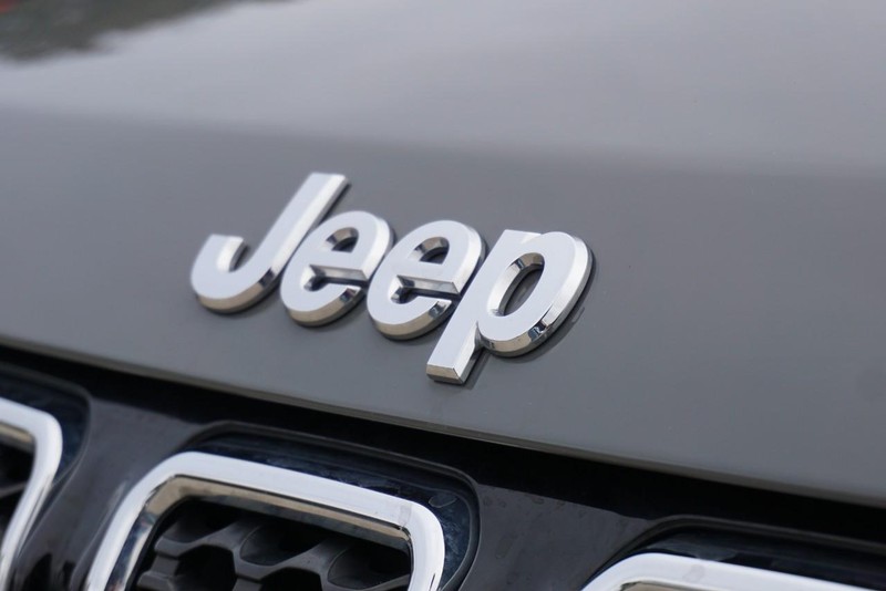 Jeep Compass Vehicle Full-screen Gallery Image 11