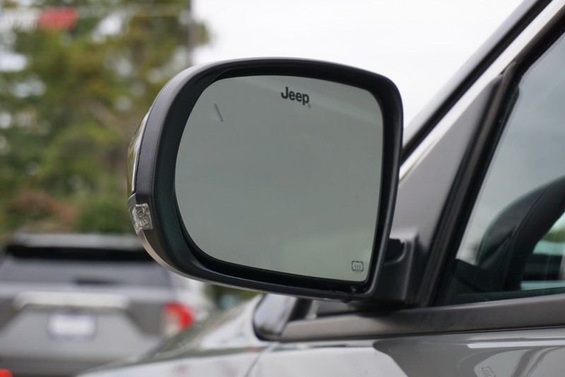 Jeep Compass Vehicle Full-screen Gallery Image 15