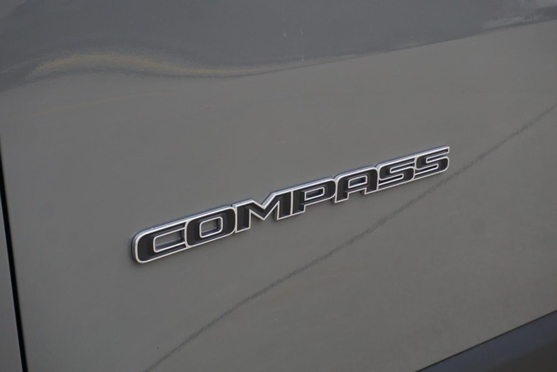 Jeep Compass Vehicle Full-screen Gallery Image 16