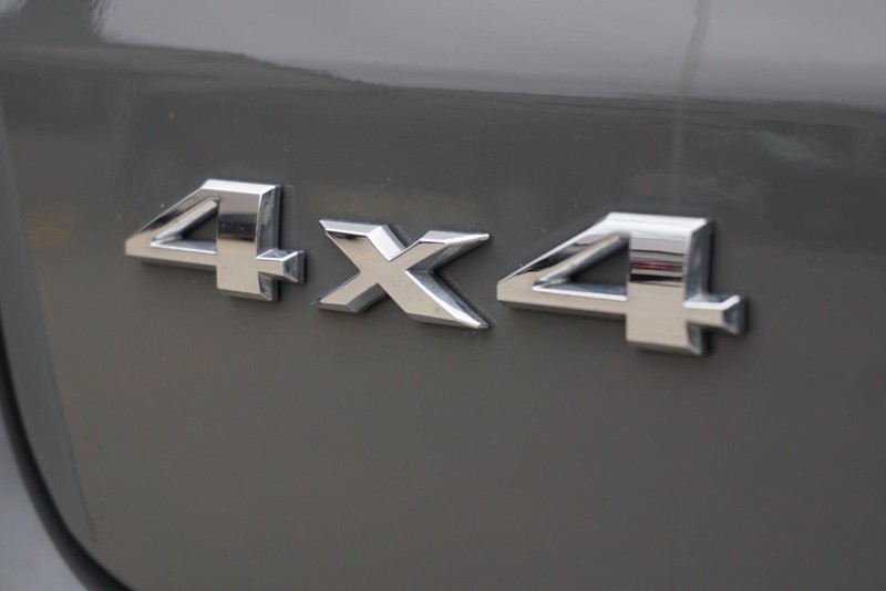 Jeep Compass Vehicle Full-screen Gallery Image 19