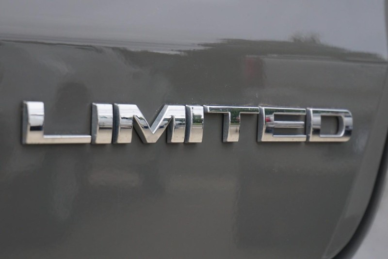 Jeep Compass Vehicle Full-screen Gallery Image 20