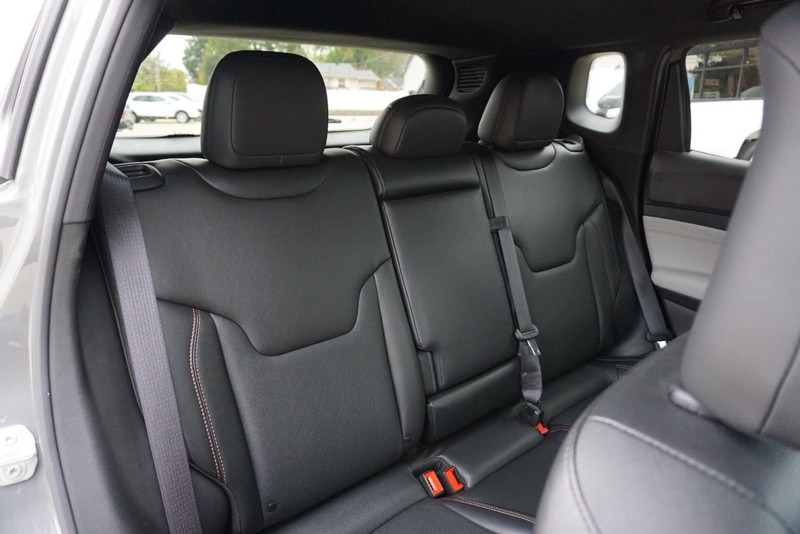 Jeep Compass Vehicle Full-screen Gallery Image 28