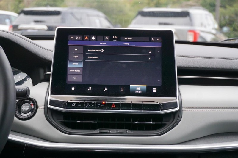 Jeep Compass Vehicle Full-screen Gallery Image 33