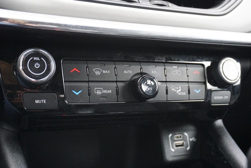 Jeep Compass Vehicle Full-screen Gallery Image 40