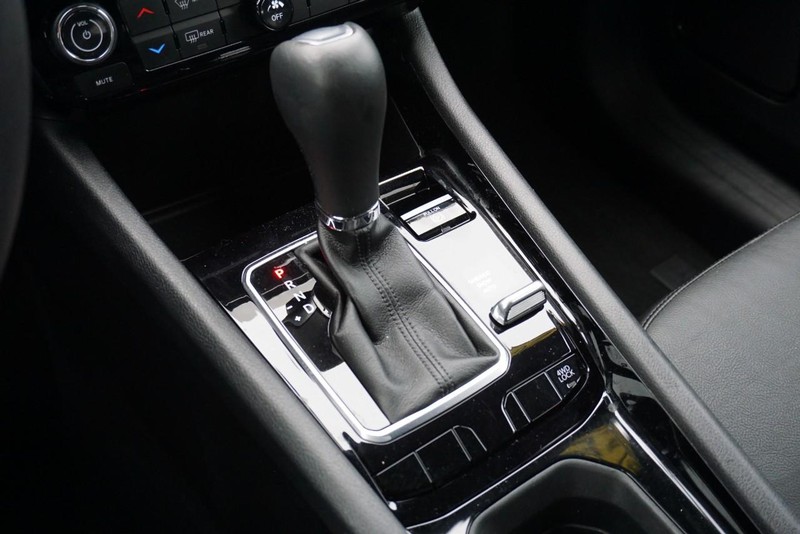 Jeep Compass Vehicle Full-screen Gallery Image 41