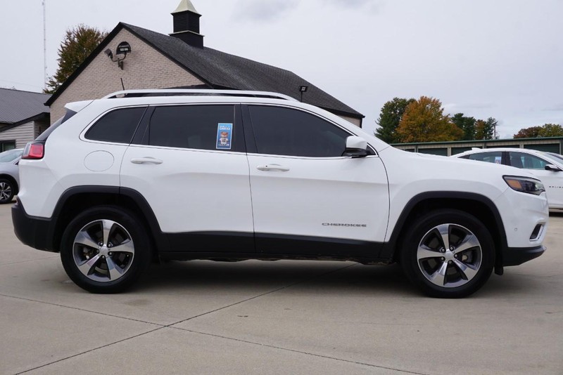 Jeep Cherokee Vehicle Full-screen Gallery Image 02