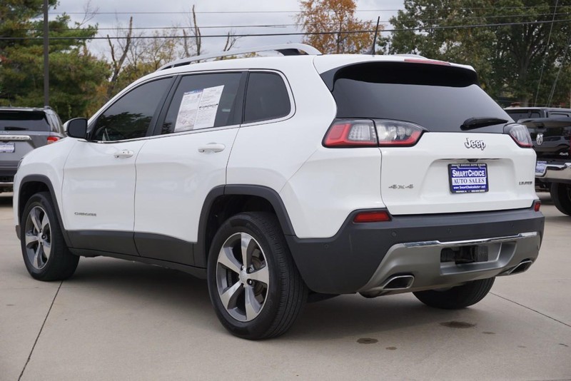 Jeep Cherokee Vehicle Full-screen Gallery Image 05