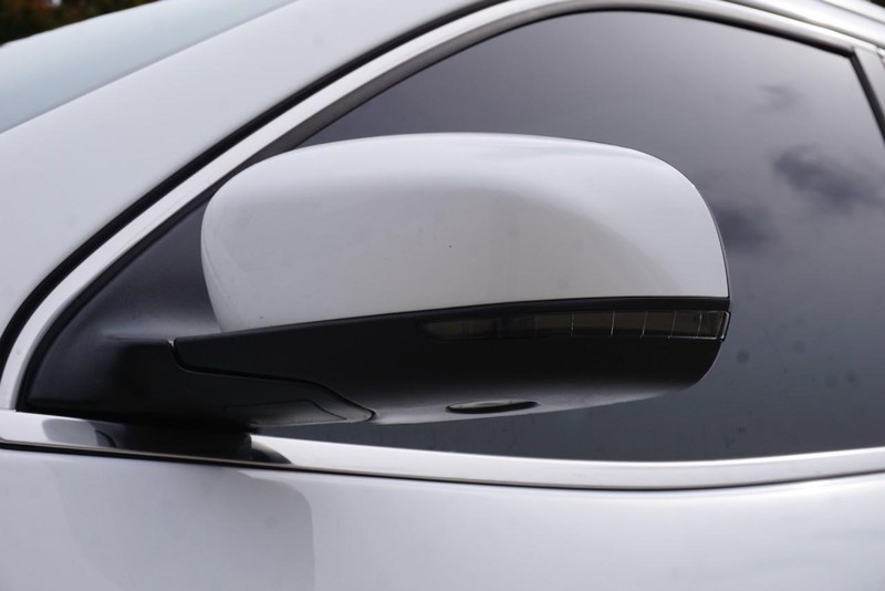 Jeep Cherokee Vehicle Full-screen Gallery Image 12