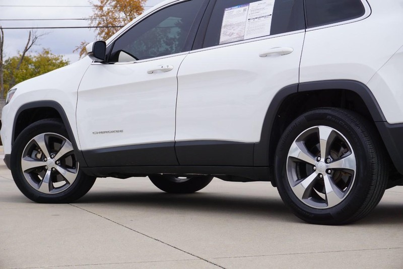 Jeep Cherokee Vehicle Full-screen Gallery Image 13