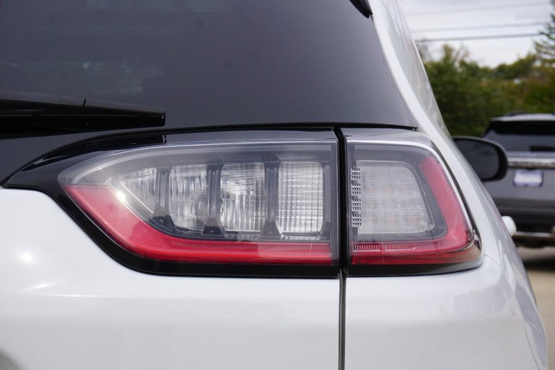 Jeep Cherokee Vehicle Full-screen Gallery Image 17