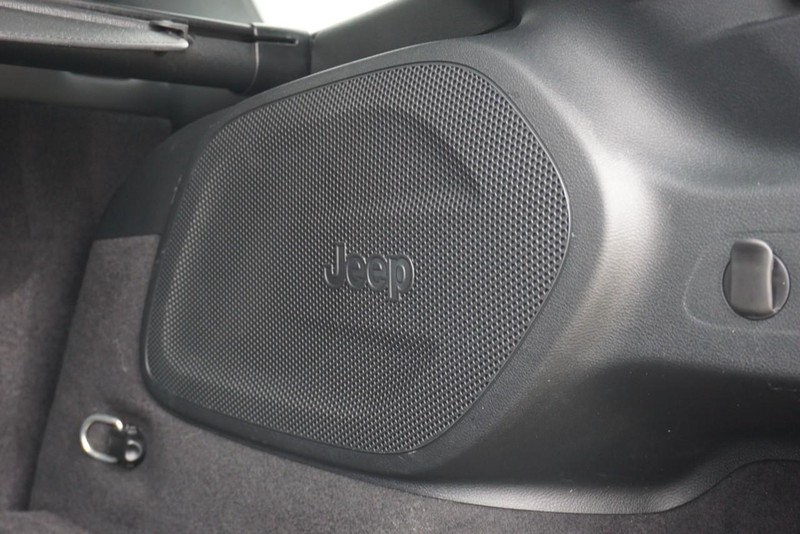 Jeep Cherokee Vehicle Full-screen Gallery Image 22