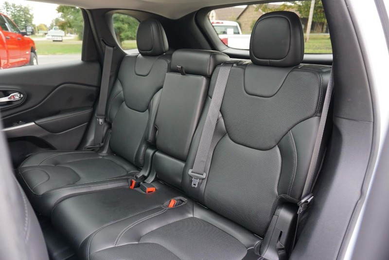 Jeep Cherokee Vehicle Full-screen Gallery Image 27