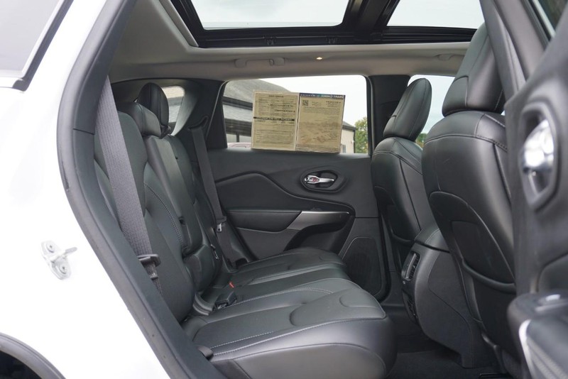 Jeep Cherokee Vehicle Full-screen Gallery Image 28