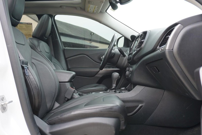 Jeep Cherokee Vehicle Full-screen Gallery Image 30