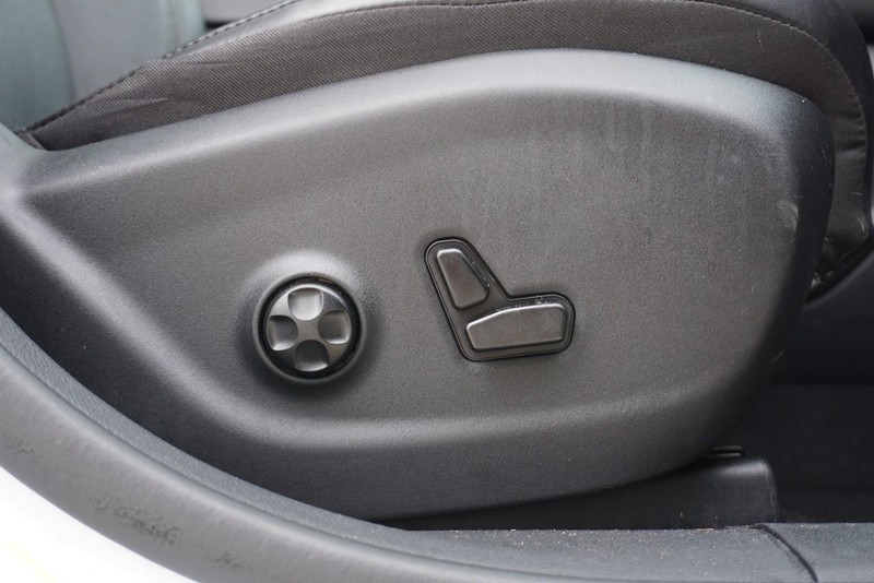 Jeep Cherokee Vehicle Full-screen Gallery Image 31