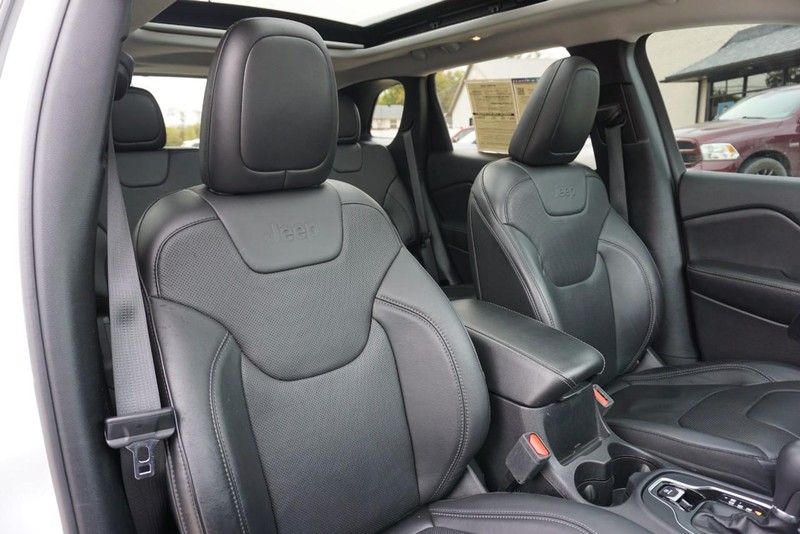 Jeep Cherokee Vehicle Full-screen Gallery Image 32