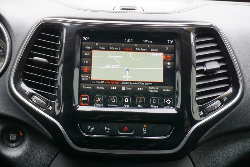 Jeep Cherokee Vehicle Full-screen Gallery Image 36