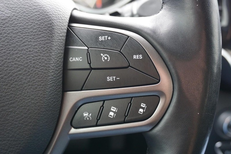 Jeep Cherokee Vehicle Full-screen Gallery Image 39