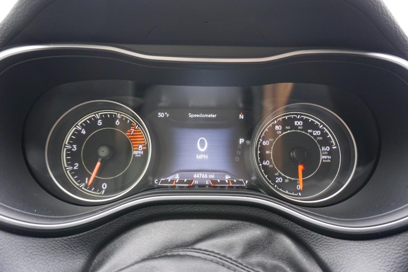 Jeep Cherokee Vehicle Full-screen Gallery Image 40