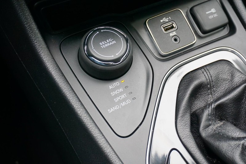 Jeep Cherokee Vehicle Full-screen Gallery Image 45