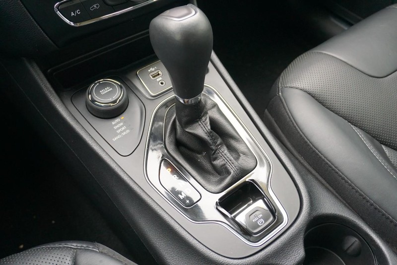 Jeep Cherokee Vehicle Full-screen Gallery Image 47